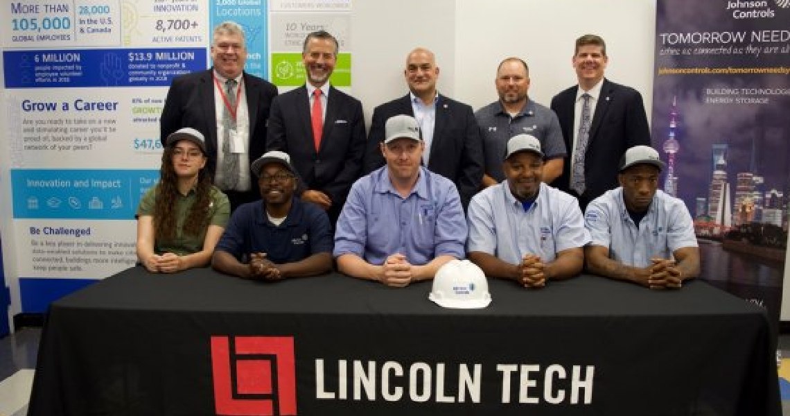 Students and executives at a workshop organized by Johnson Controls and Lincoln Tech