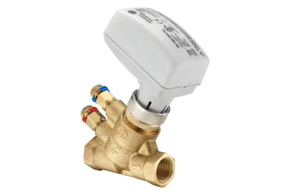 The VP140 Pressure Independent Control Valve on a white background