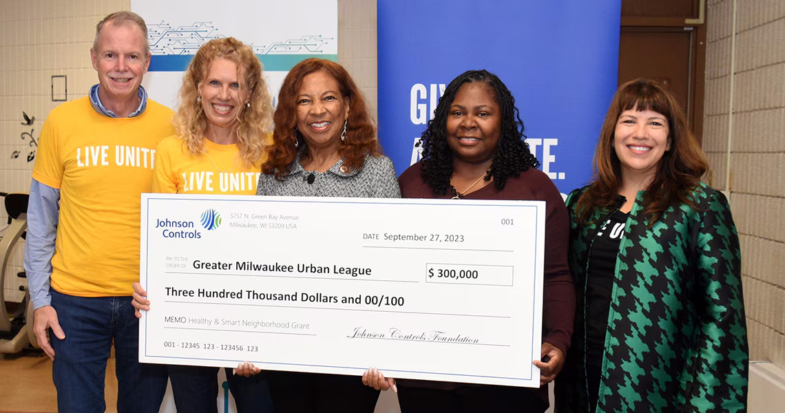 George Oliver distributing  "Smart and Healthy Neighborhood" grants for Milwaukee-area nonprofit organizations